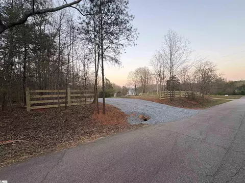 829 Bramlett Rd, Laurens, SC 29360