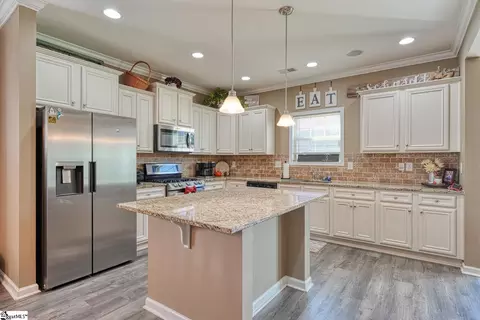 Kitchen - 737 Stilmore Dr, Duncan, SC 29334 photo 1 of 3