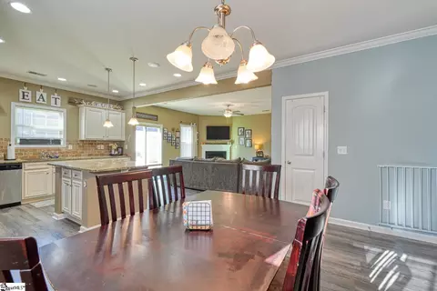 Dining - 737 Stilmore Dr, Duncan, SC 29334 photo 3 of 3