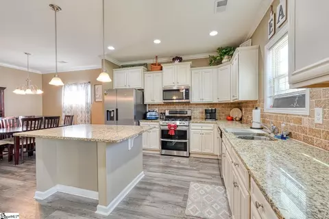 Kitchen - 737 Stilmore Dr, Duncan, SC 29334 photo 2 of 3