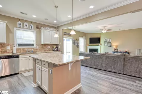 Kitchen - 737 Stilmore Dr, Duncan, SC 29334 photo 3 of 3