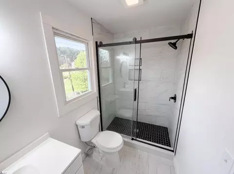 Bath - 105 Foxhall Ct, Easley, SC 29640 photo 2 of 3