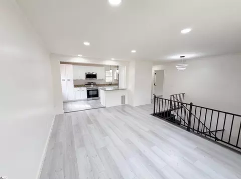 Living - 105 Foxhall Ct, Easley, SC 29640 photo 2 of 7