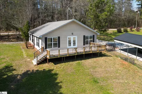 1028 Pinelake Dr, Townville, SC 29689