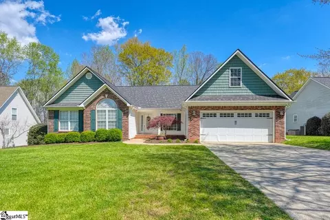 860 Thackston Dr, Spartanburg, SC 29307