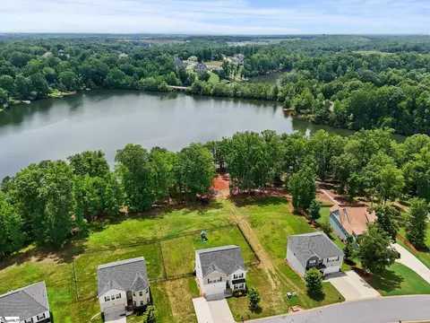 202 Rushing Waters Dr, Inman, SC 29349