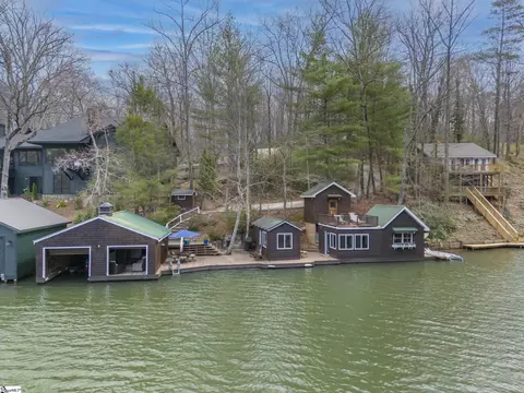 1028 E Lakeshore Dr, Landrum, SC 29356