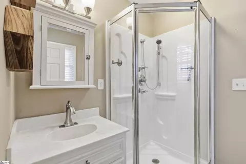 Bath - 128 Paddock Dr, Greer, SC 29650 photo 2 of 4