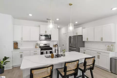 Kitchen - 1049 Nadine Way, Greer, SC 29651 photo 2 of 2