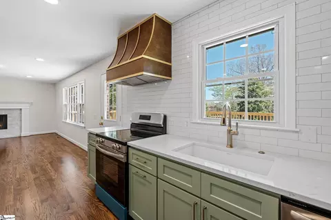 Kitchen - 704 Hedgewood Ter, Greer, SC 29650 photo 4 of 6