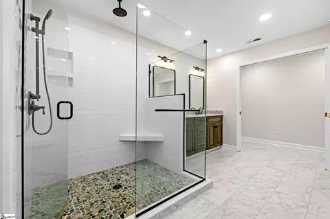 Bath - 704 Hedgewood Ter, Greer, SC 29650 photo 3 of 5