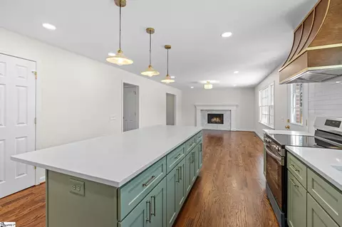 Kitchen - 704 Hedgewood Ter, Greer, SC 29650 photo 5 of 6