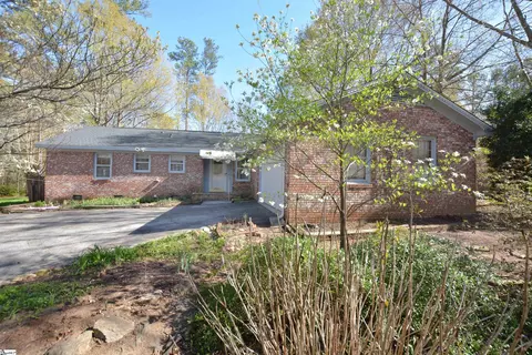 203 Canebreak Ln, Simpsonville, SC 29681