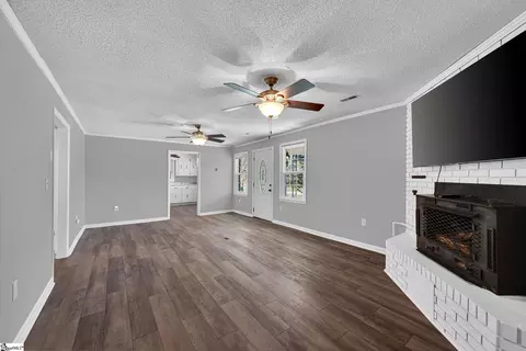 Living - 609 Robinson Bridge Rd, Central, SC 29630 photo 3 of 6
