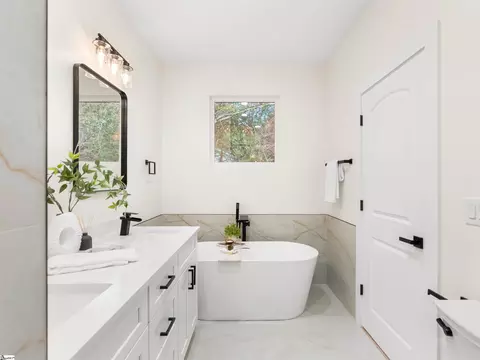 Bath - 1026 Blumefield Rd, Anderson, SC 29625 photo 3 of 5