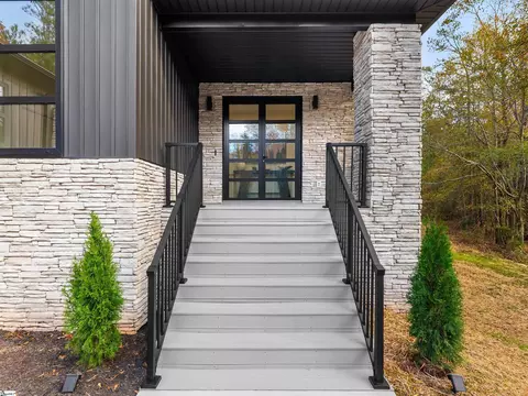 Exterior - 1026 Blumefield Rd, Anderson, SC 29625 photo 4 of 13