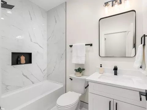Bath - 1026 Blumefield Rd, Anderson, SC 29625 photo 4 of 5