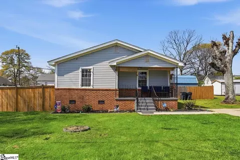 16 Carver St, Greenville, SC 29611