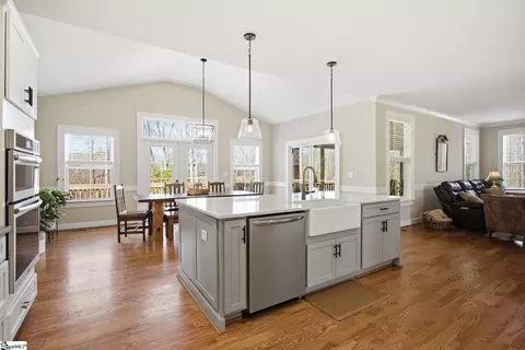Kitchen - 40 Silesian Ct, Pelzer, SC 29669 photo 4 of 5