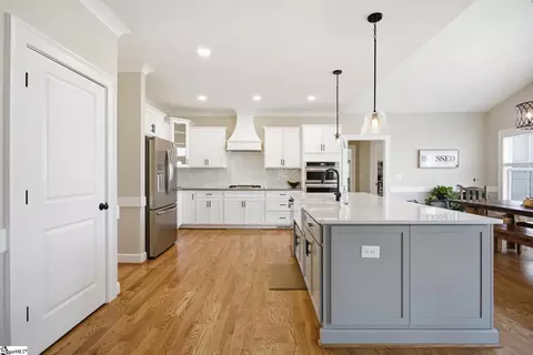Kitchen - 40 Silesian Ct, Pelzer, SC 29669 photo 2 of 5