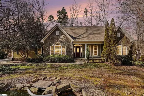 109 Oak Crest Cir, Seneca, SC 29672