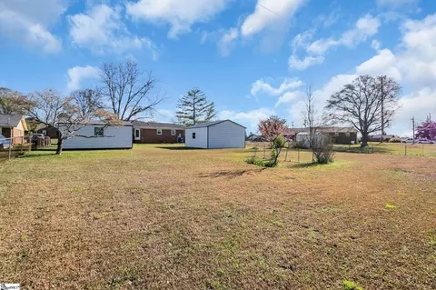 Exterior - 464 Bishop Dr, Mauldin, SC 29662 photo 9 of 10