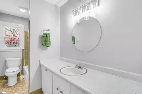 Bath - 464 Bishop Dr, Mauldin, SC 29662 photo 1 of 3