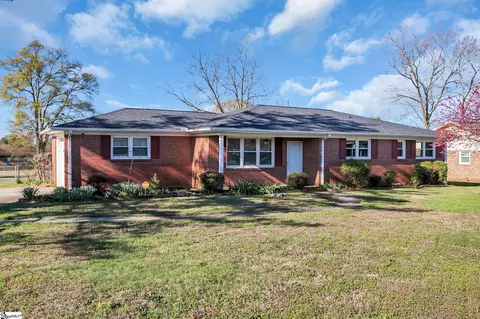 Exterior - 464 Bishop Dr, Mauldin, SC 29662 photo 6 of 10