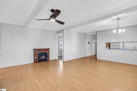Living - 464 Bishop Dr, Mauldin, SC 29662 photo 3 of 5