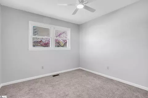 Bedroom - 464 Bishop Dr, Mauldin, SC 29662 photo 6 of 11