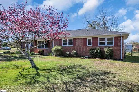 Exterior - 464 Bishop Dr, Mauldin, SC 29662 photo 3 of 10