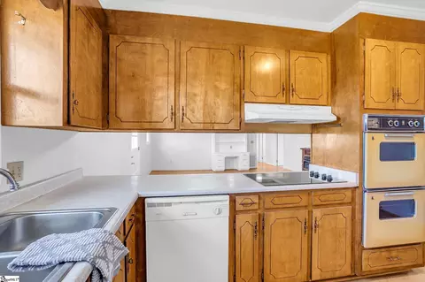 Kitchen - 464 Bishop Dr, Mauldin, SC 29662 photo 3 of 5