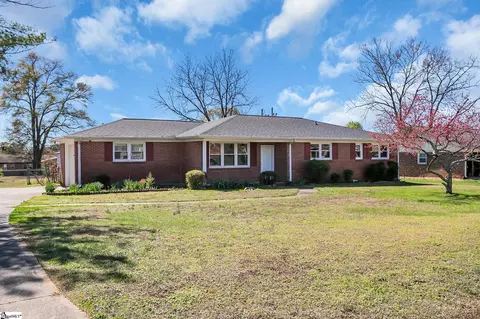 Exterior - 464 Bishop Dr, Mauldin, SC 29662 photo 4 of 10