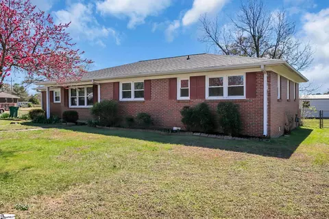Exterior - 464 Bishop Dr, Mauldin, SC 29662 photo 5 of 10