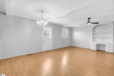 Living - 464 Bishop Dr, Mauldin, SC 29662 photo 5 of 5