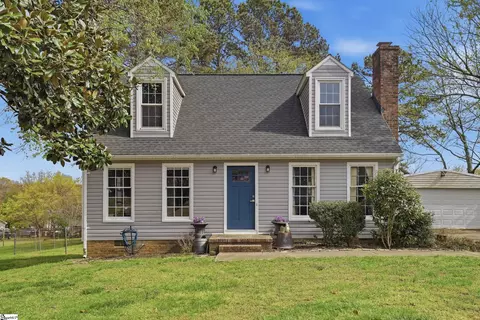 4 Woodbend Ct, Mauldin, SC 29662