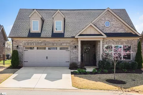 221 Courtyard Ct, Greer, SC 29650