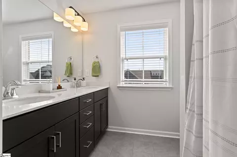 Bath - 507 Townsend Ave, Greer, SC 29651 photo 2 of 3