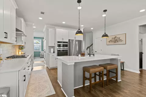 Kitchen - 507 Townsend Ave, Greer, SC 29651 photo 3 of 4