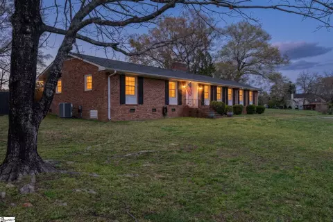 300 N Green St, Williamston, SC 29697