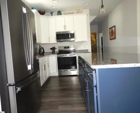 Kitchen - 313 Daystrom Dr, Greer, SC 29651 photo 2 of 3