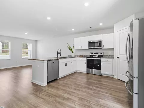 Kitchen - 124 Brooks Dr, Williamston, SC 29697 photo 1 of 3
