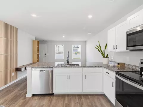 Kitchen - 124 Brooks Dr, Williamston, SC 29697 photo 3 of 3