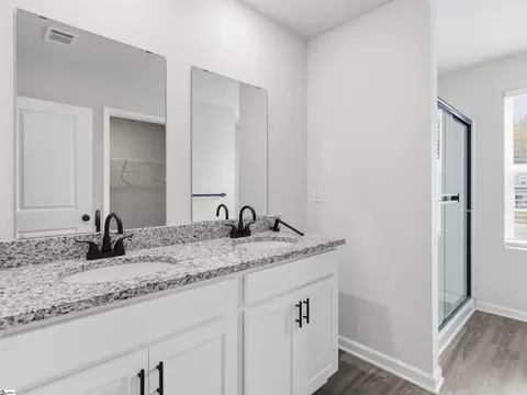 Bath - 124 Brooks Dr, Williamston, SC 29697 photo 2 of 5
