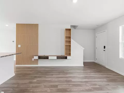 Living - 124 Brooks Dr, Williamston, SC 29697 photo 2 of 4