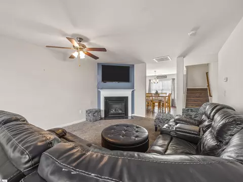 Living - 415 Victory Ln, Moore, SC 29369 photo 1 of 4