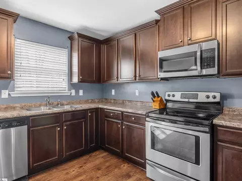 Kitchen - 415 Victory Ln, Moore, SC 29369 photo 3 of 4