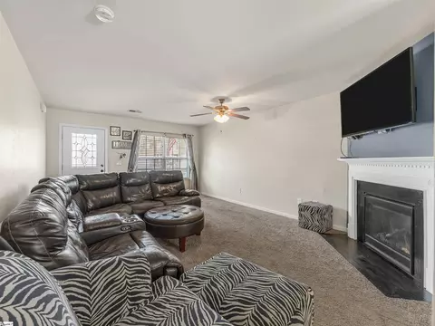 Living - 415 Victory Ln, Moore, SC 29369 photo 4 of 4