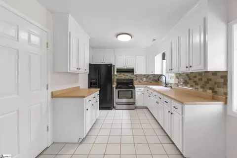 Kitchen - 174 Turpin Dr, Easley, SC 29640 photo 1 of 2