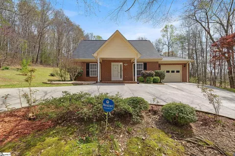 Exterior - 174 Turpin Dr, Easley, SC 29640 photo 4 of 10